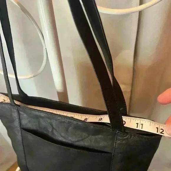 Classic Black Leather Shoulder Bag - Picture 13 of 13